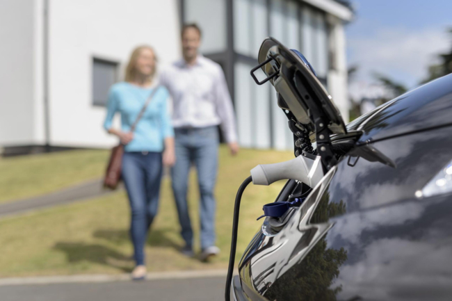 Auto elettrica senza wallbox privata: fattibile o impossibile?